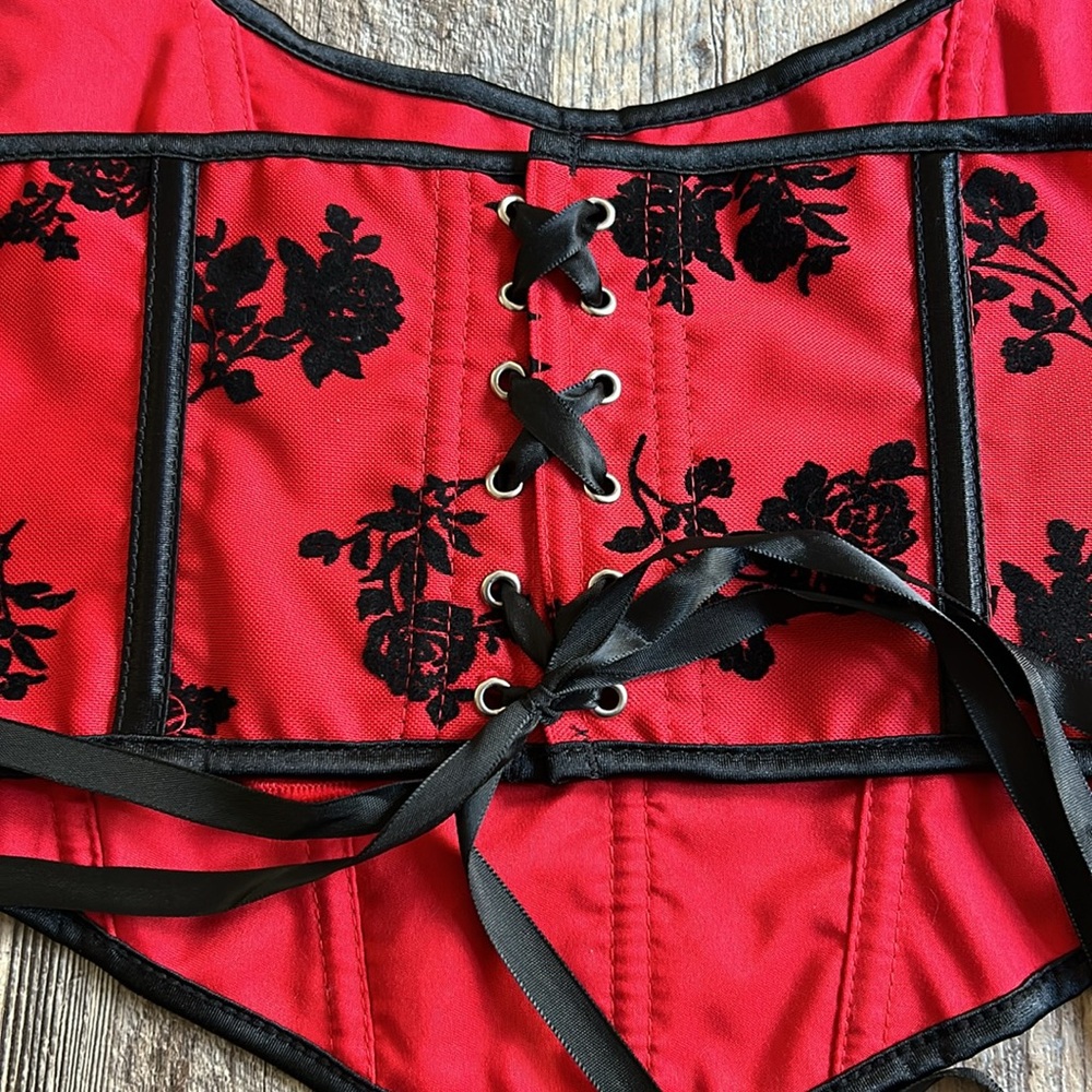 SHEIN Red Black Floral Rose Gothic Patterned Corset Women’s Size Large - Picture 7 of 7